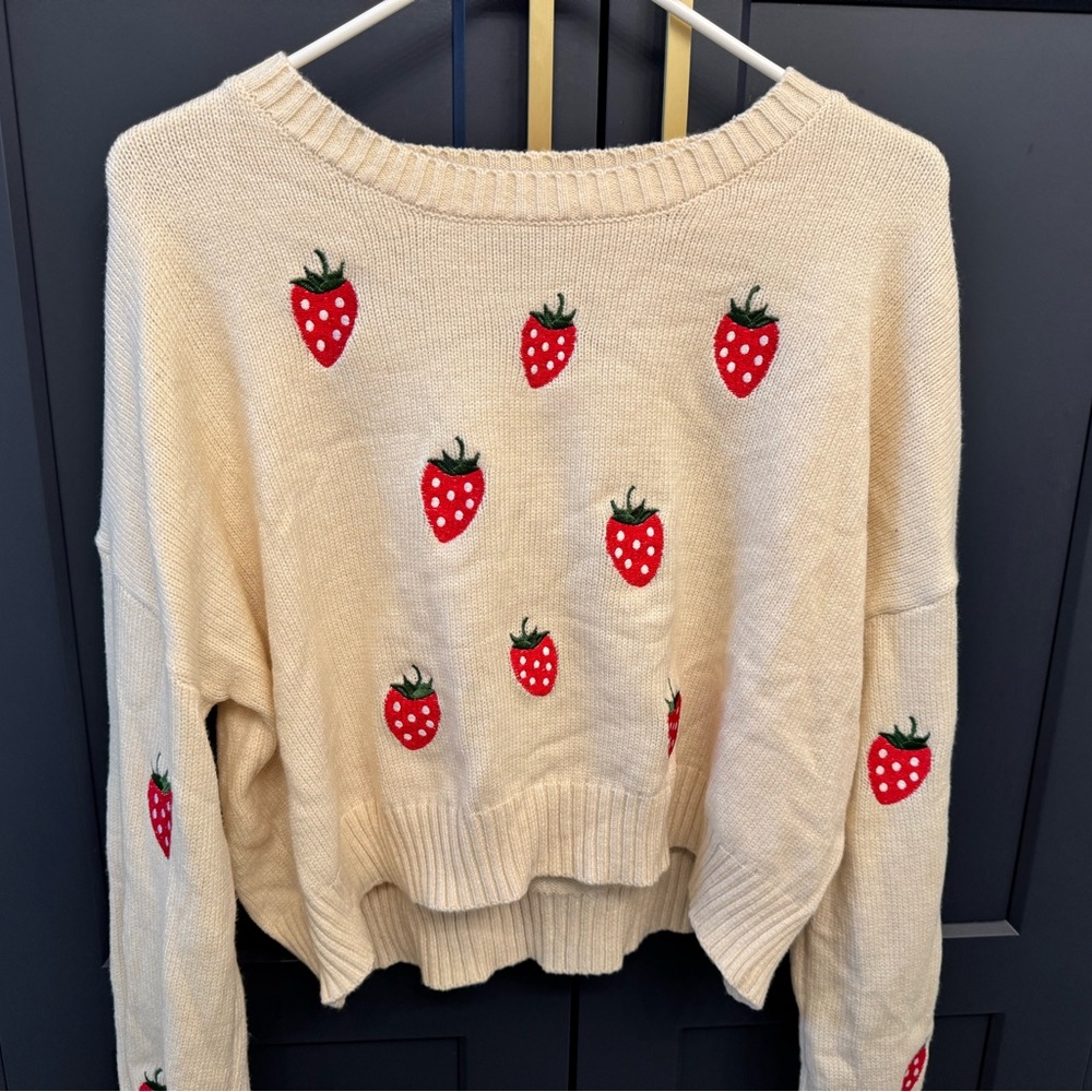 Strawberry cropped sweater